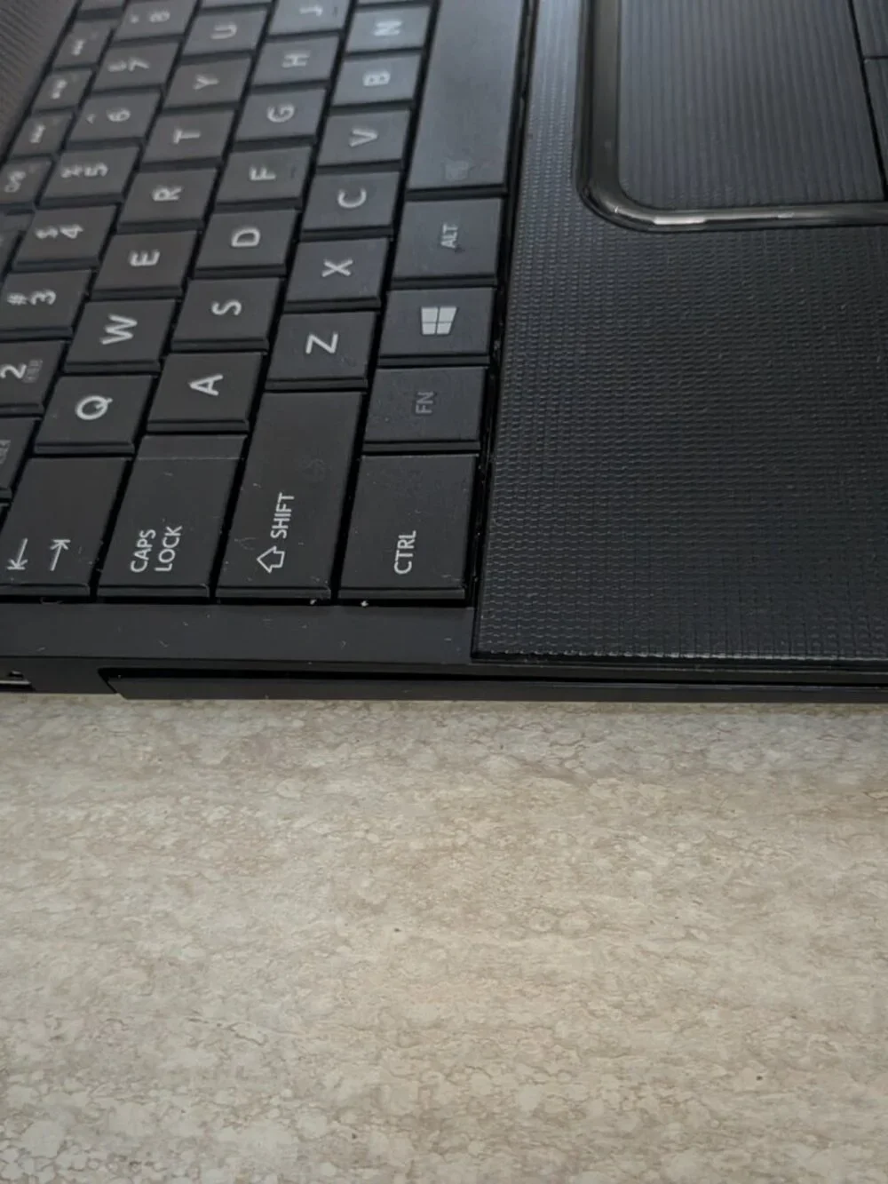 Toshiba Satellite Laptop C855D-S5105 AMD E-300 1.3GHz 4 GB 320GB Storage